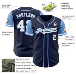 Maillot de baseball bleu marine authentique, personnalisé, ton bleu, blanc et deux tons clairs Maillot de baseball bleu marine authentique, personnalisé, ton bleu, blanc et deux tons clairs